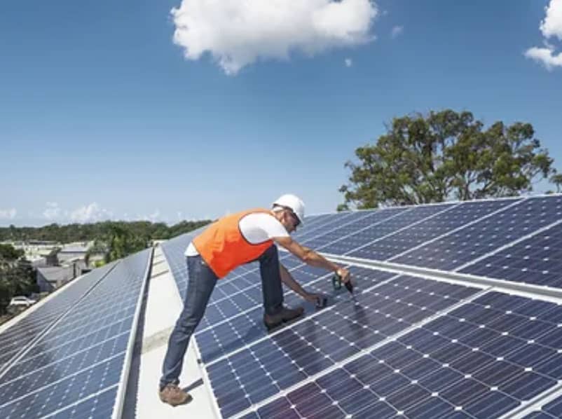 HTA Solar-Panel-Installation